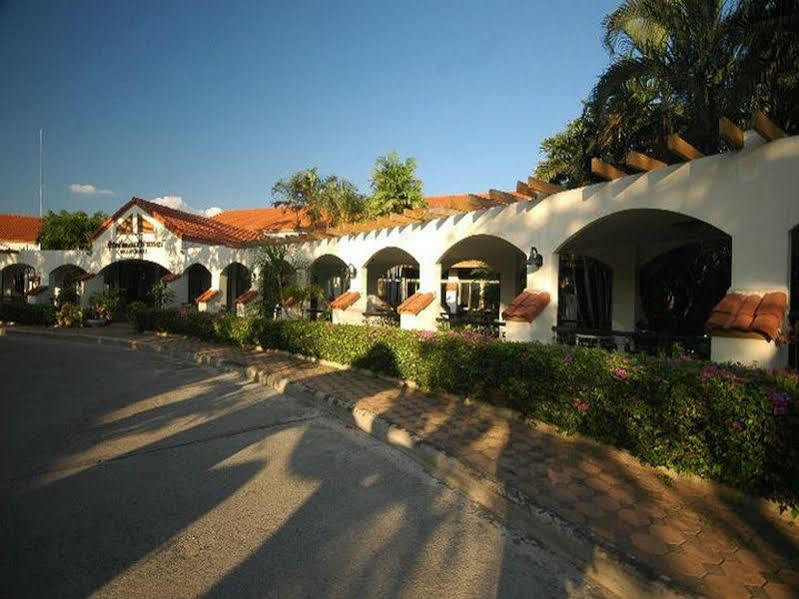 Lopburi Inn Resort Esterno foto