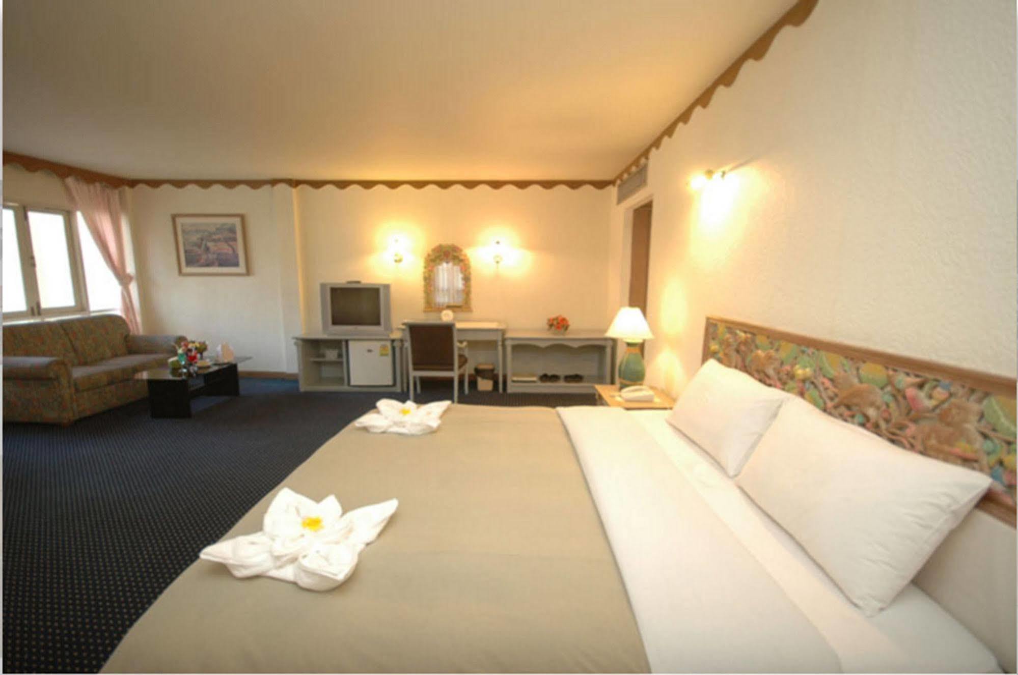 Lopburi Inn Resort Esterno foto